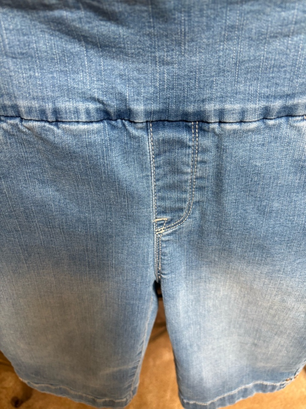 Gloria Vanderbilt “Amanda” Pull-on” Slimming Light Blue Wash Bermuda Shorts Sz 4 - Picture 6 of 6